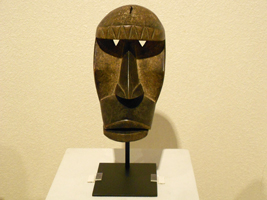 アフリカの仮面と彫像02