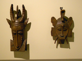 アフリカの仮面と彫像04